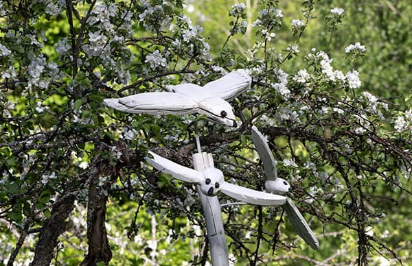 Middle of Nowhere taidepuiston omenapuut kukkivat