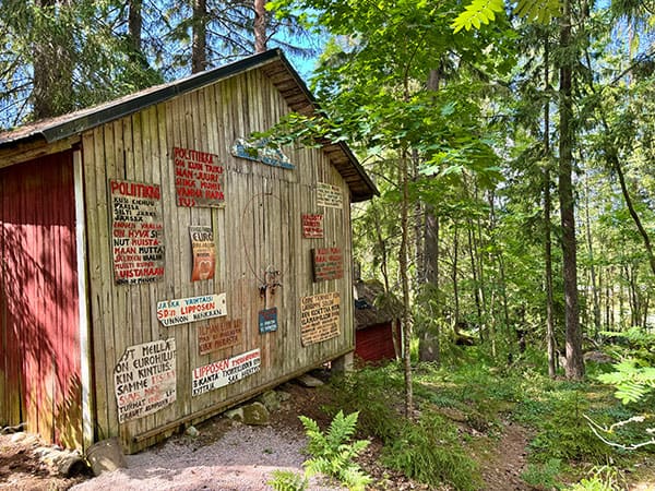 Ensio Tuppuraisen teos Poliitikon puhe ladon seinässä